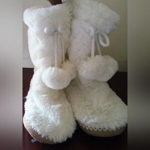 Old Navy Kids White Furry Boots